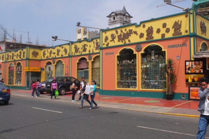Souvenirs-Y-Artesanias-En-Los-Mercados-Indios-De-Lima.JPG